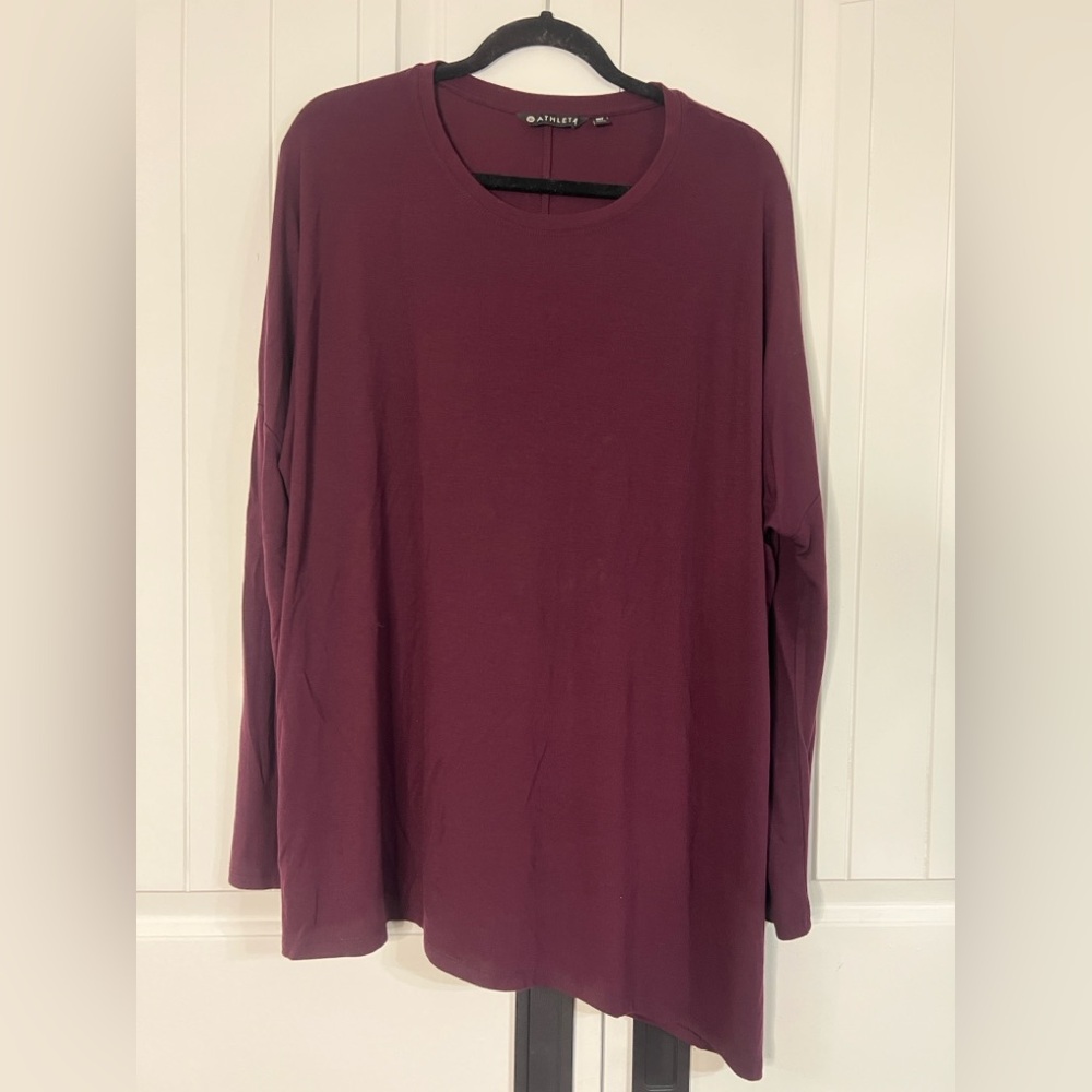 Athleta Maroon Long Dolman Sleeve Asymmetric Hem Tee Shirt Women's Size MT